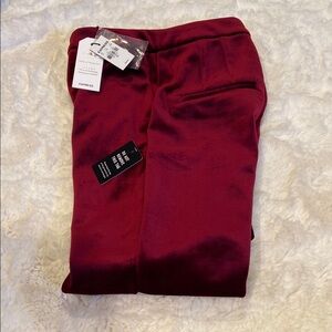 Express Women's Cropped Pants in Burgundy